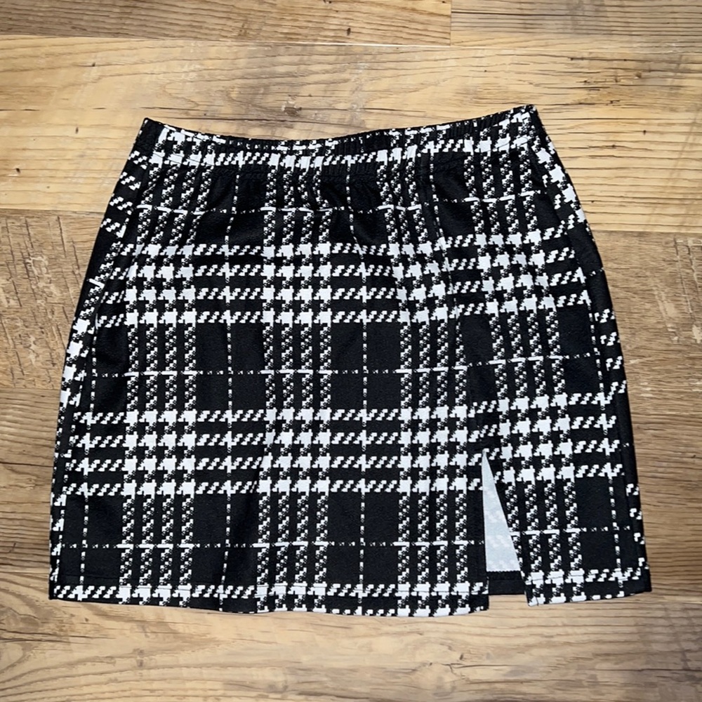 SHEIN Tartan Slit Hem Skirt - Picture 3 of 7
